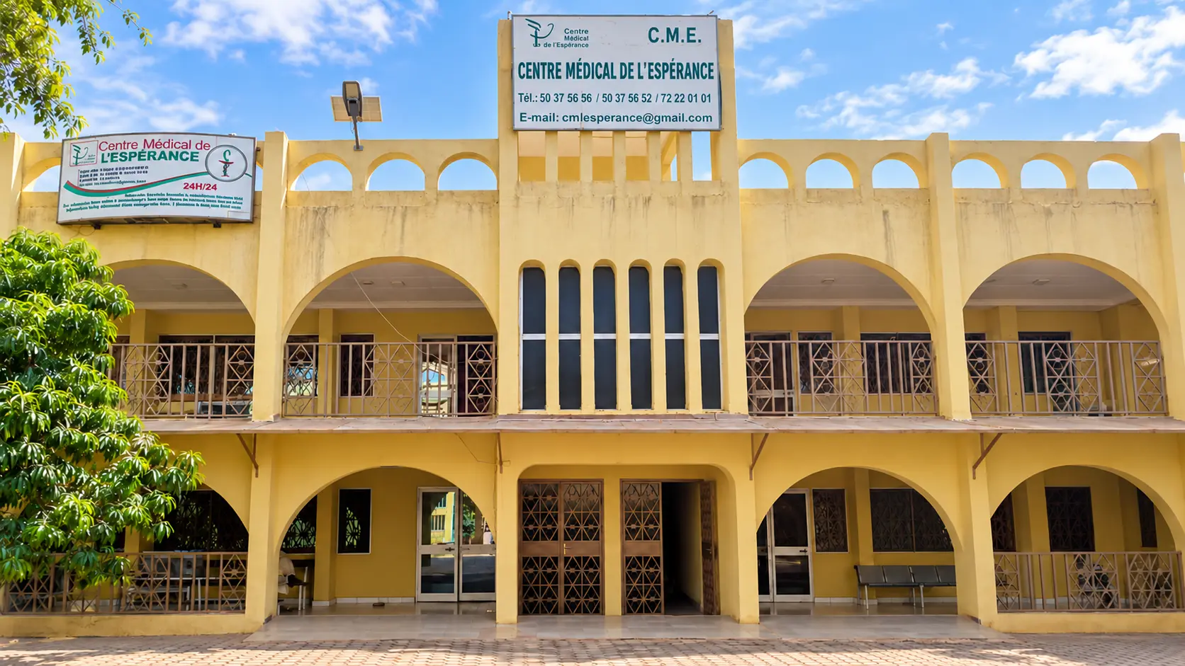 Façade du Centre médical de l’Espérance à Ouaga 2000